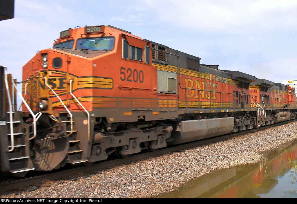 BNSF 5200